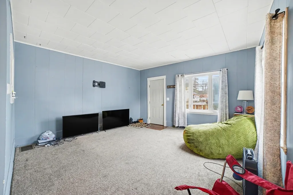 214/216 N Pine Street St. Louis City MI 48880