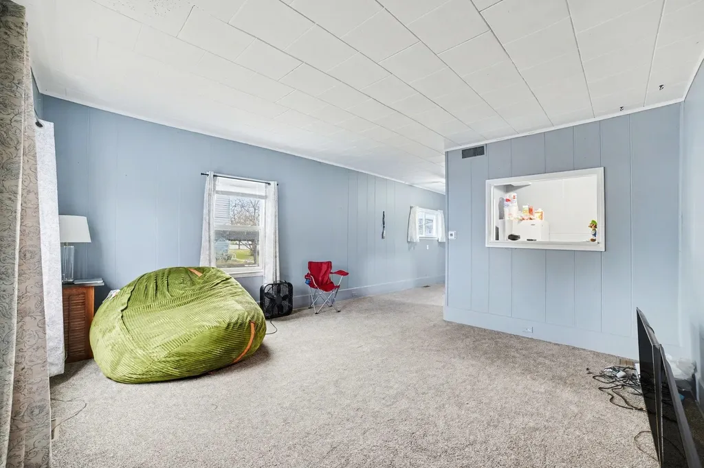 214/216 N Pine Street St. Louis City MI 48880