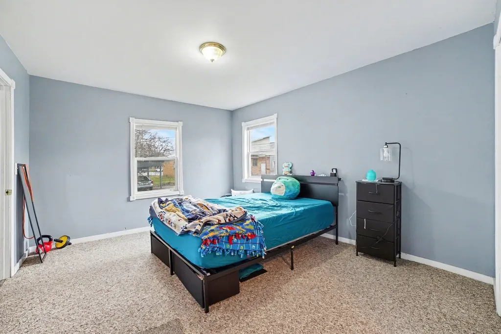 214/216 N Pine Street St. Louis City MI 48880