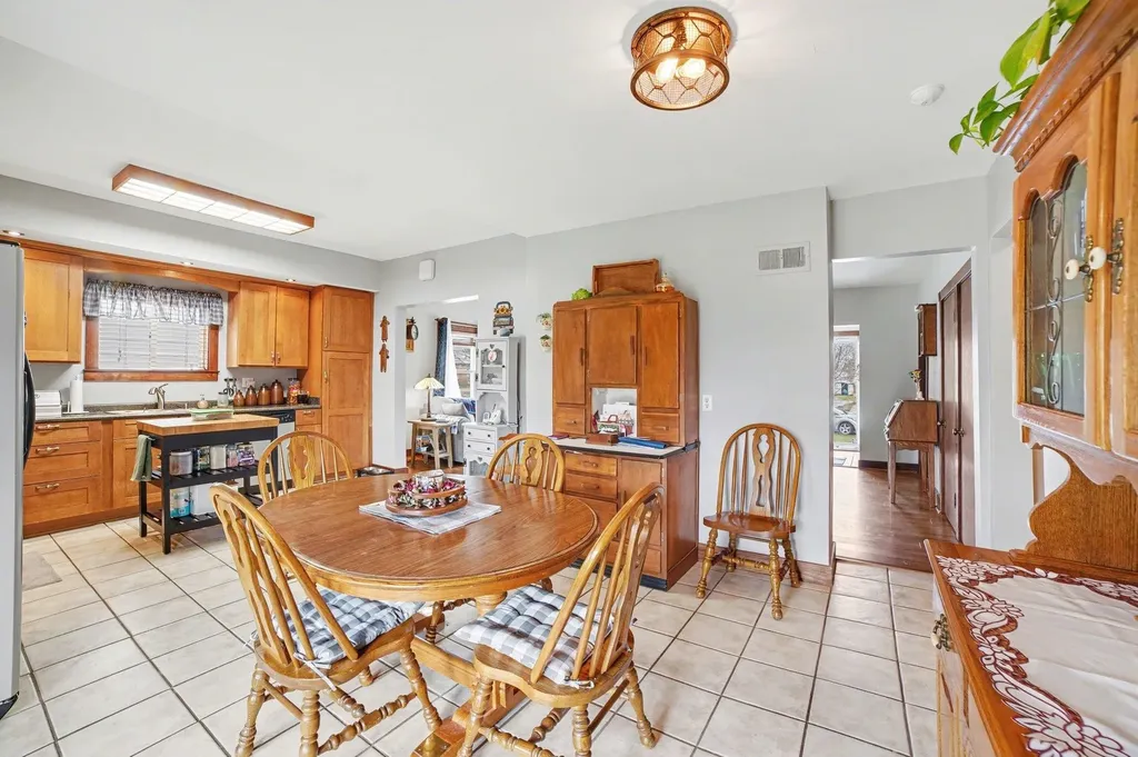 214/216 N Pine Street St. Louis City MI 48880
