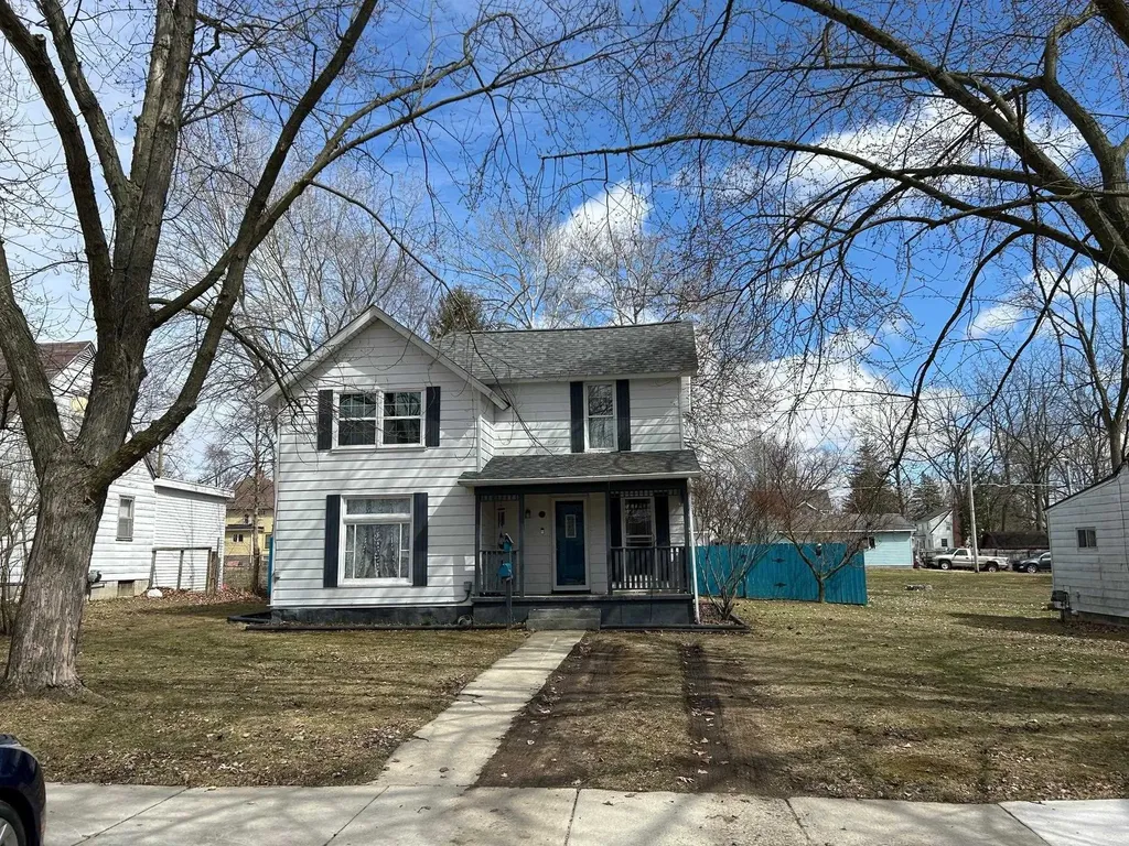 320 N Elm Ithaca City MI 48847