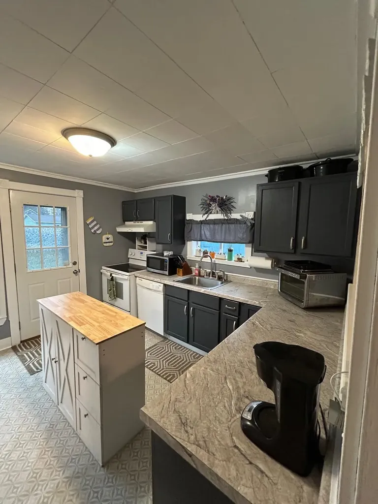 320 N Elm Ithaca City MI 48847