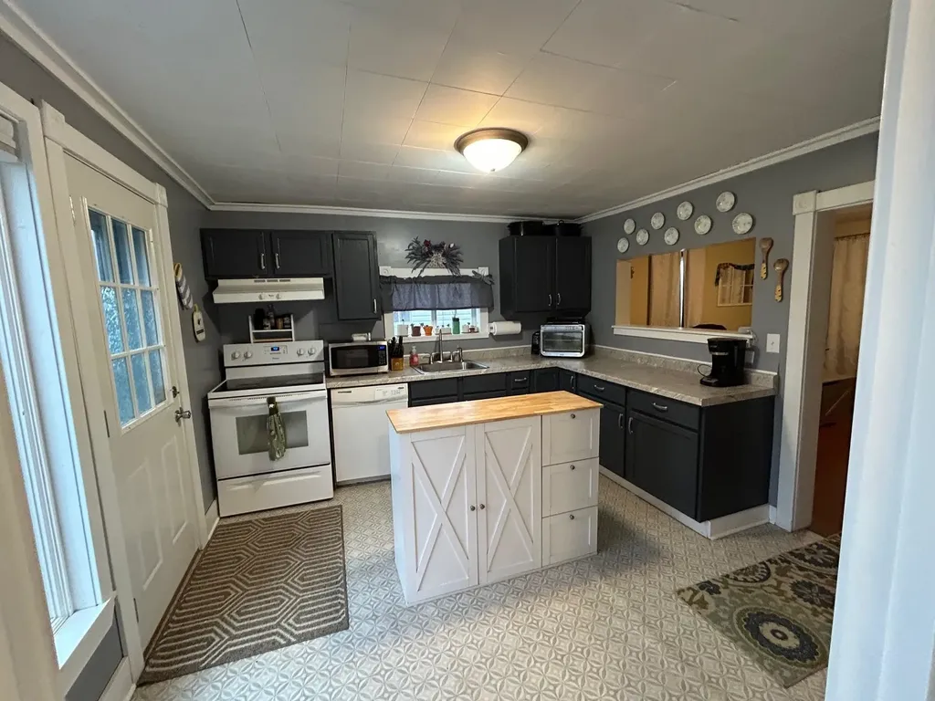 320 N Elm Ithaca City MI 48847
