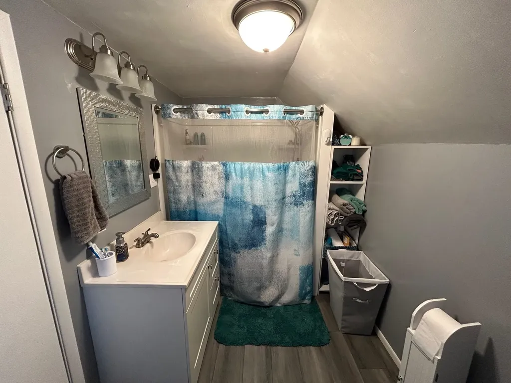 320 N Elm Ithaca City MI 48847