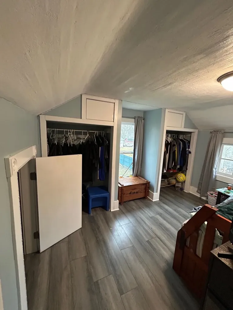 320 N Elm Ithaca City MI 48847