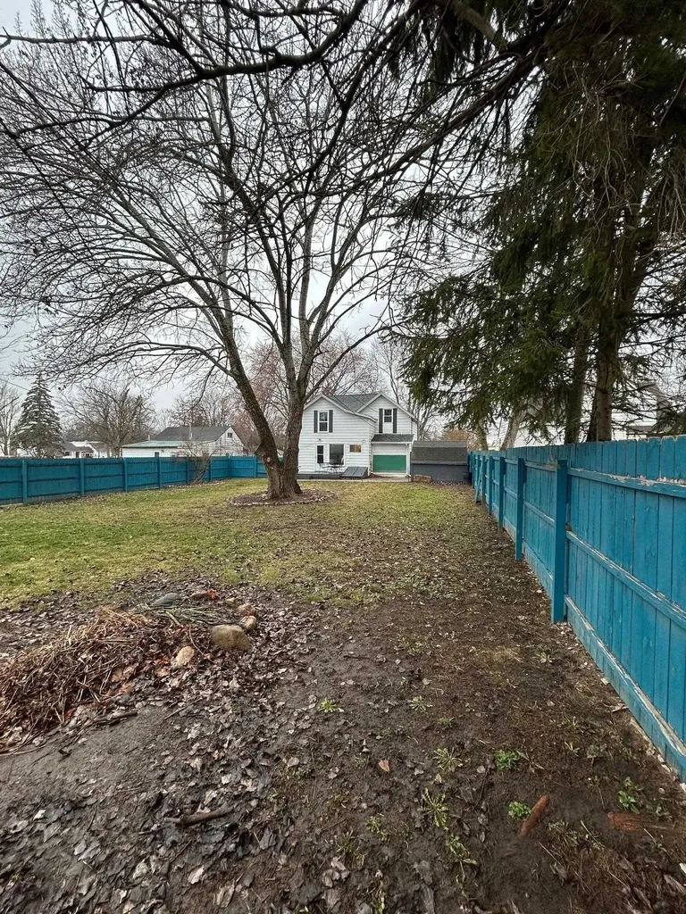 320 N Elm Ithaca City MI 48847