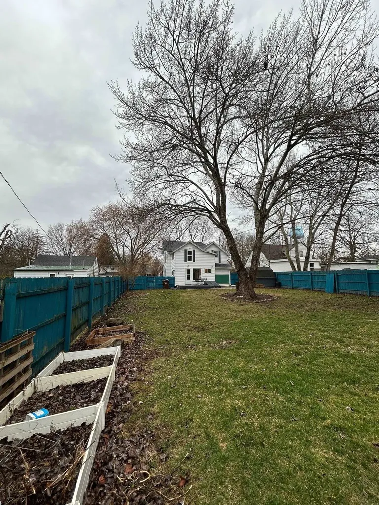 320 N Elm Ithaca City MI 48847