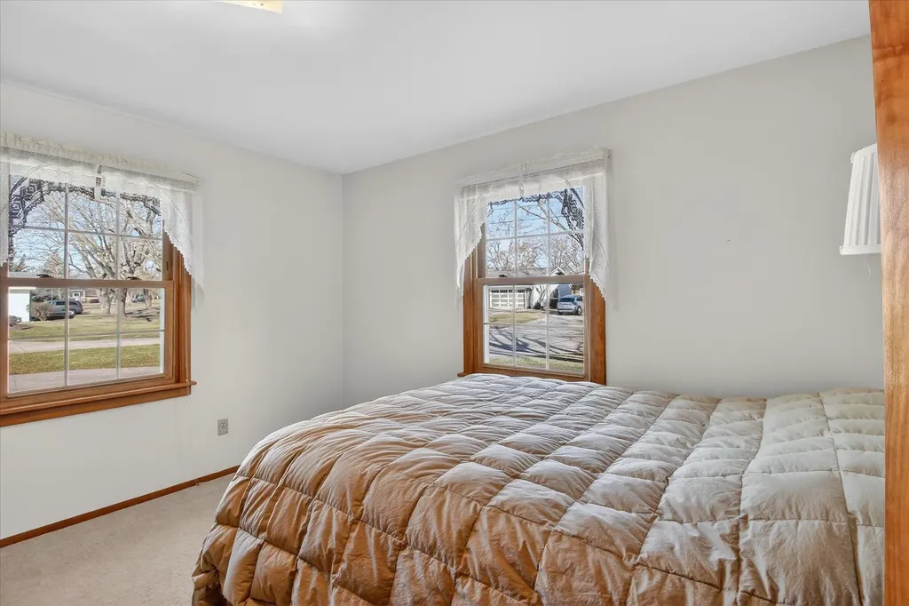 901 Riverview Alma City MI 48801