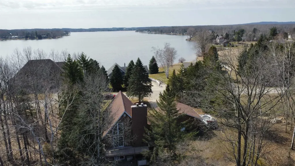 1035 Cantabrian Drive Lake Isabella Village MI 48893