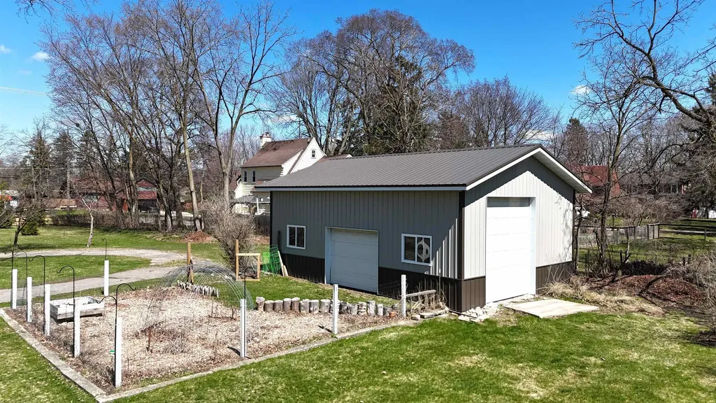 1318 E Broadway Mt. Pleasant City MI 48858