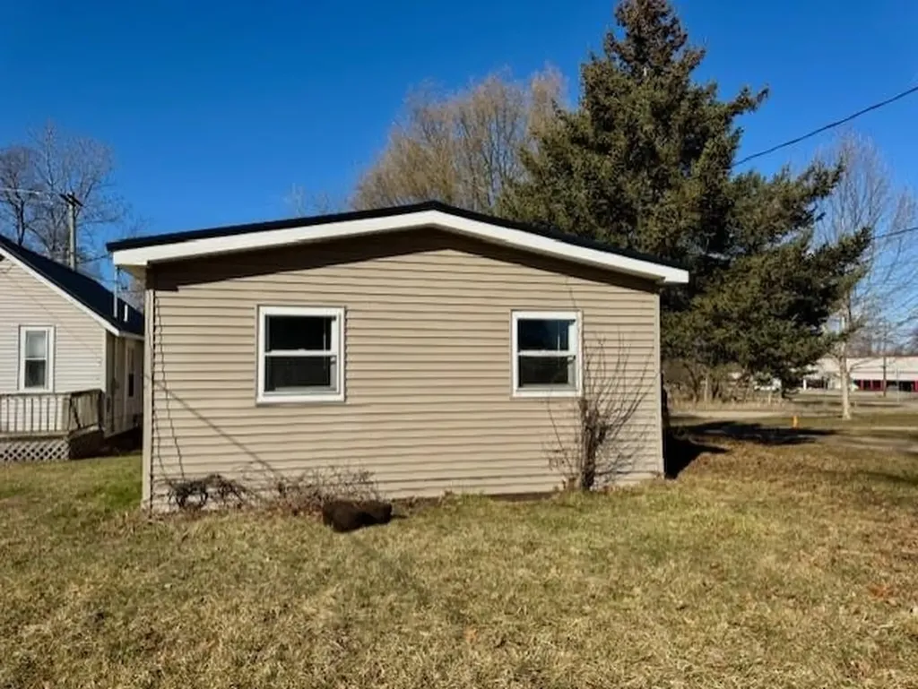 348 N Grover Avenue Alma City MI 48801