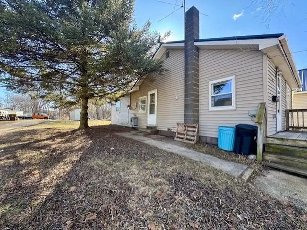348 N Grover Avenue Alma City MI 48801