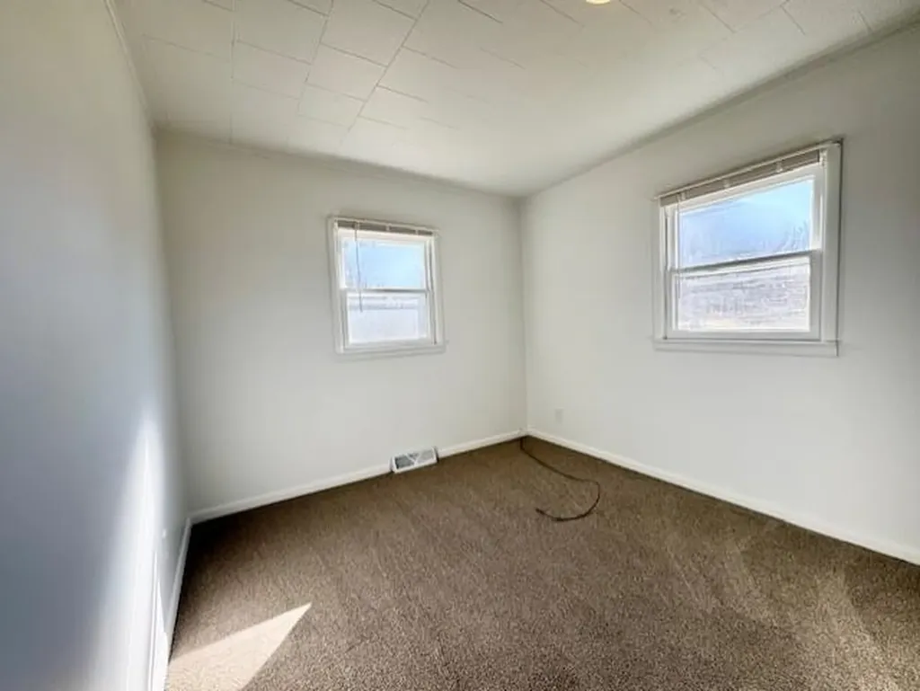 348 N Grover Avenue Alma City MI 48801