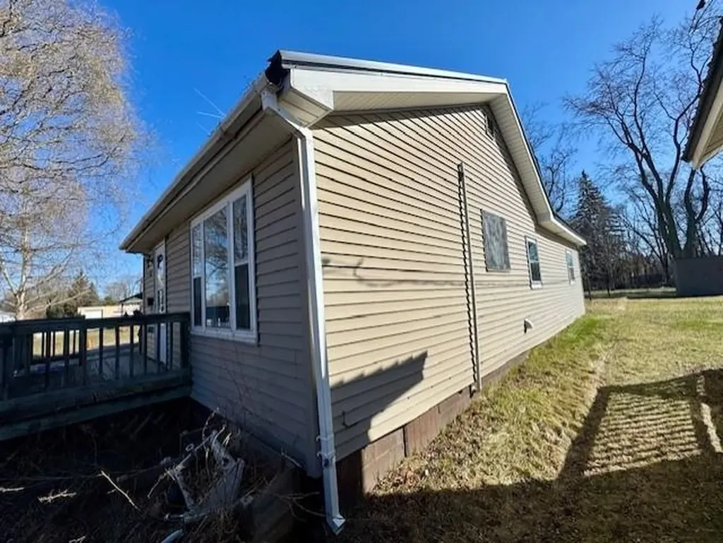 348 N Grover Avenue Alma City MI 48801
