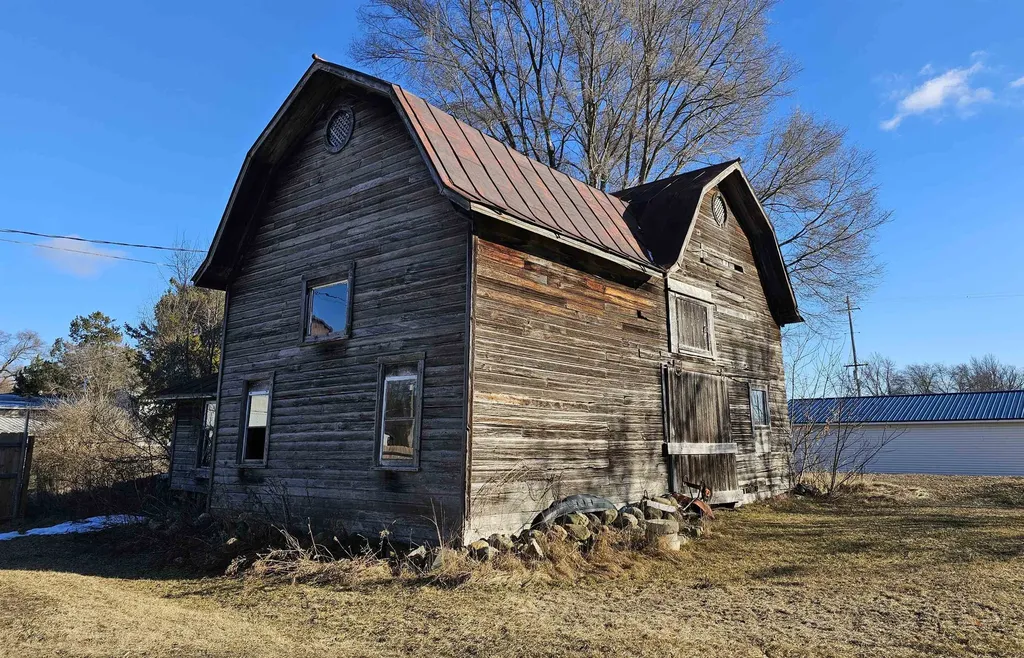 6707 N Lumberjack Road Seville Township MI 48877