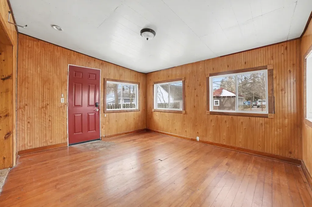 309 Grant Avenue Alma City MI 48801