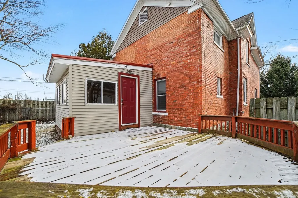 309 Grant Avenue Alma City MI 48801