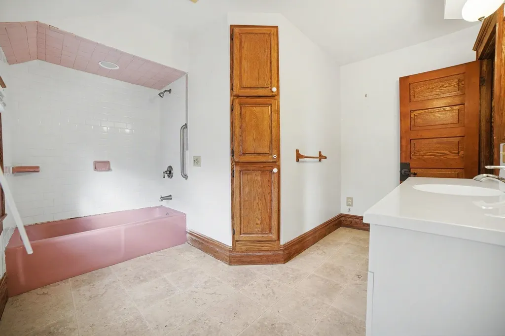 309 Grant Avenue Alma City MI 48801