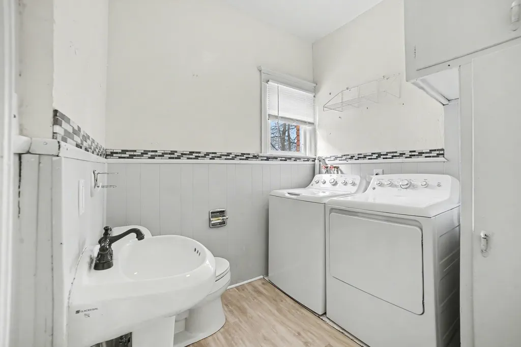 309 Grant Avenue Alma City MI 48801