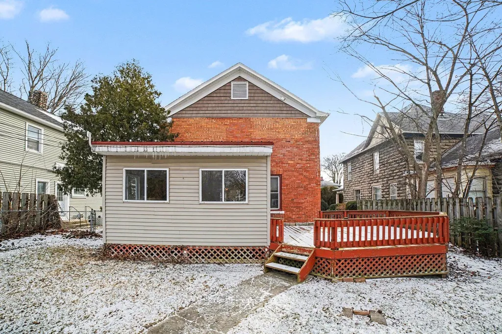 309 Grant Avenue Alma City MI 48801