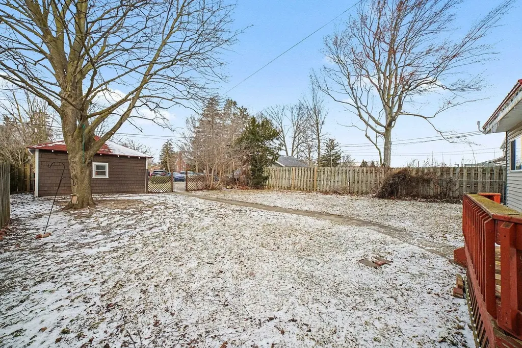309 Grant Avenue Alma City MI 48801