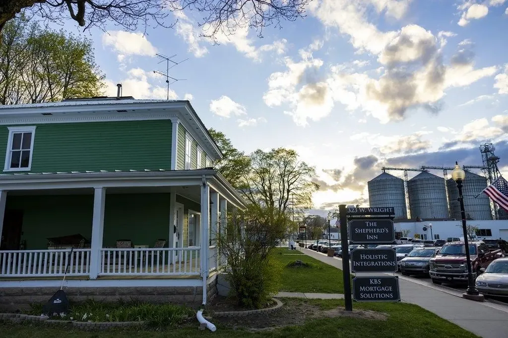 323 W Wright Avenue Shepherd Village MI 48883
