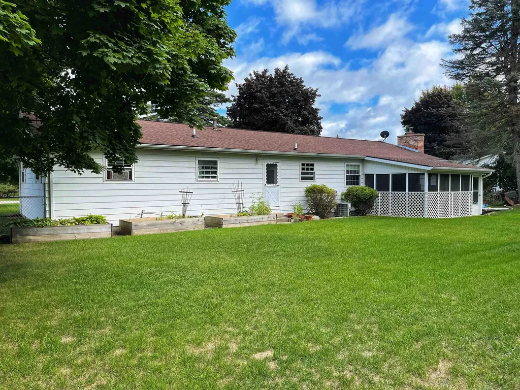 209 West Drive Mt. Pleasant City MI 48858