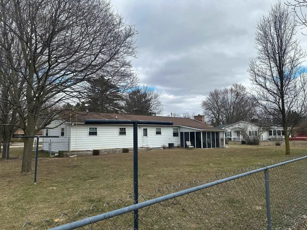 209 West Drive Mt. Pleasant City MI 48858
