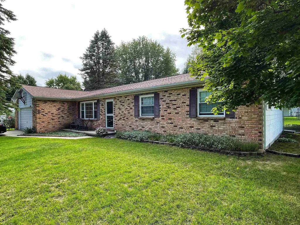 209 West Drive Mt. Pleasant City MI 48858