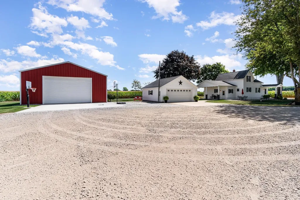 10063 E Walton Road Coe Township MI 48883
