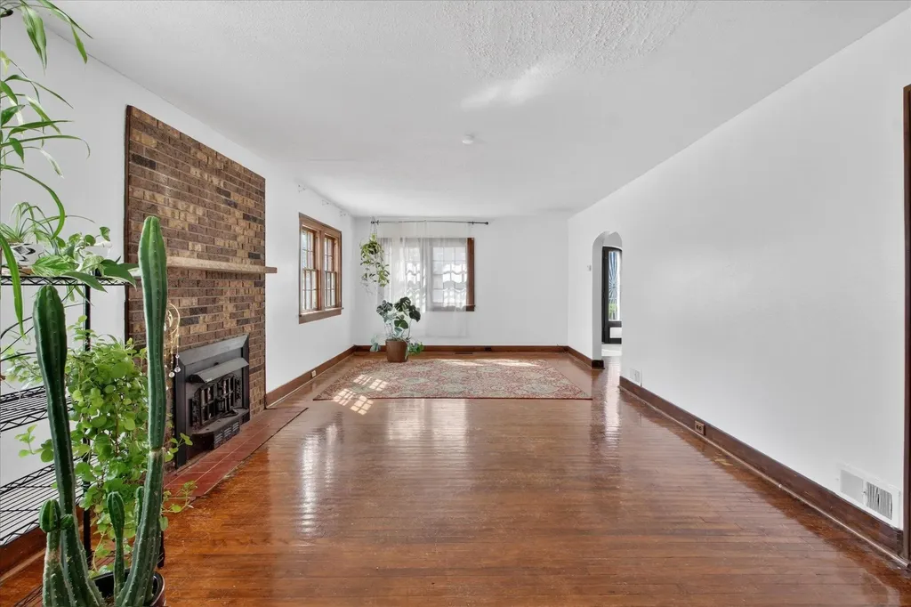 804 Woodworth Avenue Alma City MI 48801