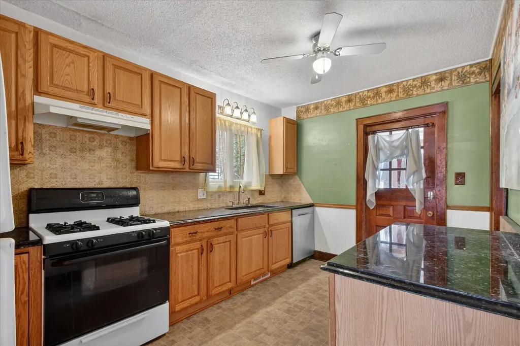 804 Woodworth Avenue Alma City MI 48801