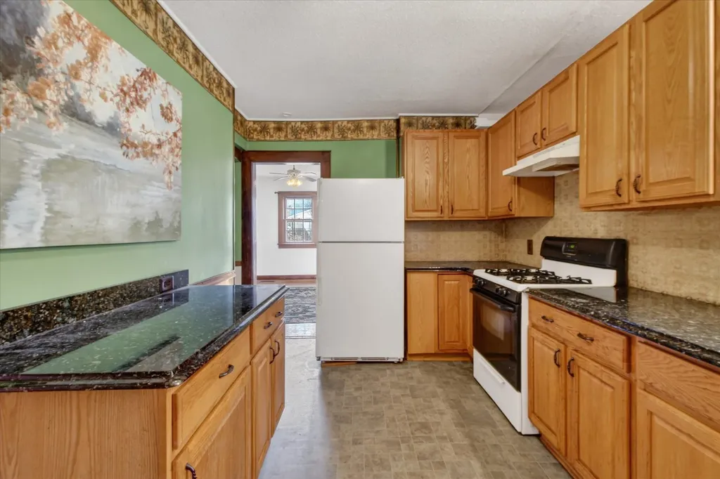 804 Woodworth Avenue Alma City MI 48801