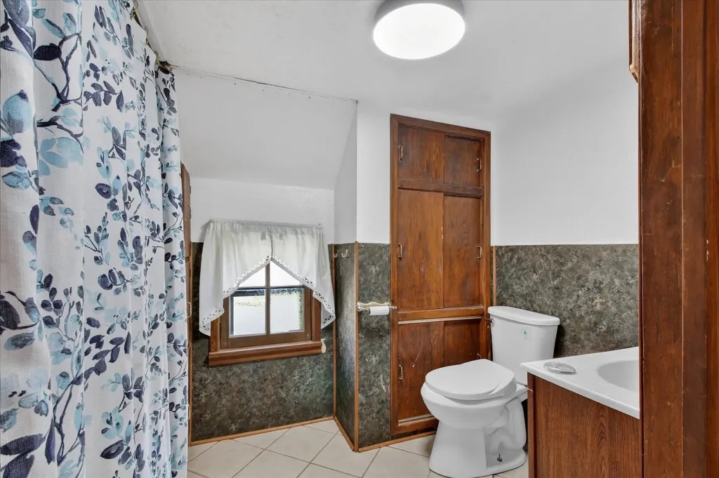 804 Woodworth Avenue Alma City MI 48801