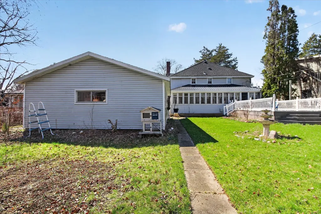 804 Woodworth Avenue Alma City MI 48801