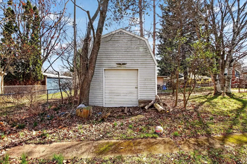 804 Woodworth Avenue Alma City MI 48801