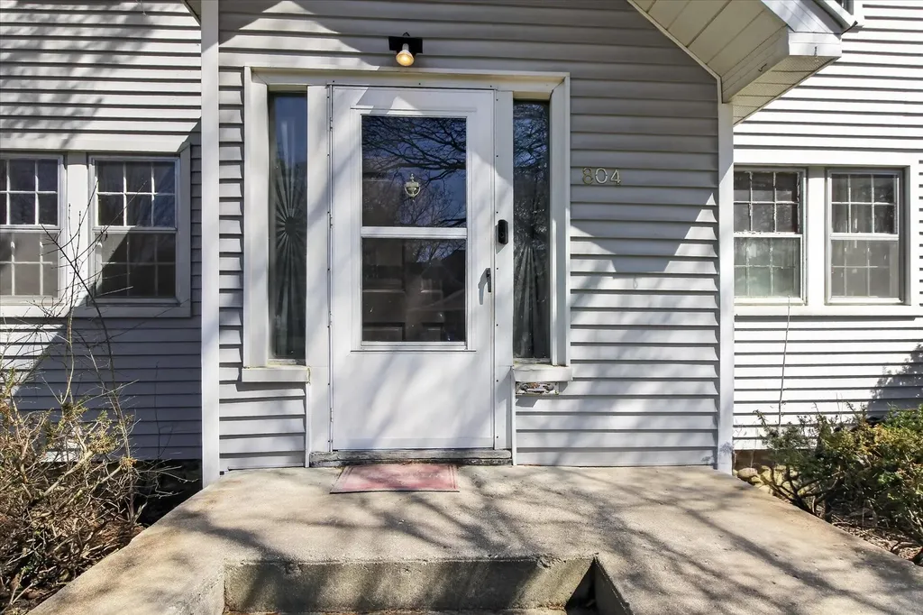 804 Woodworth Avenue Alma City MI 48801