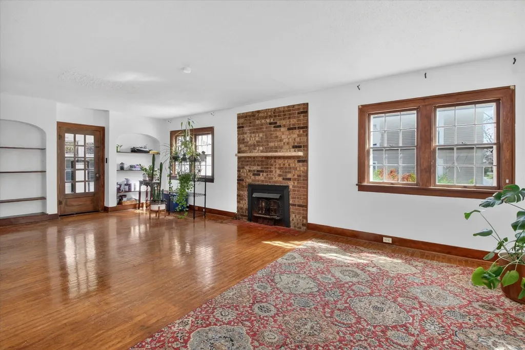 804 Woodworth Avenue Alma City MI 48801