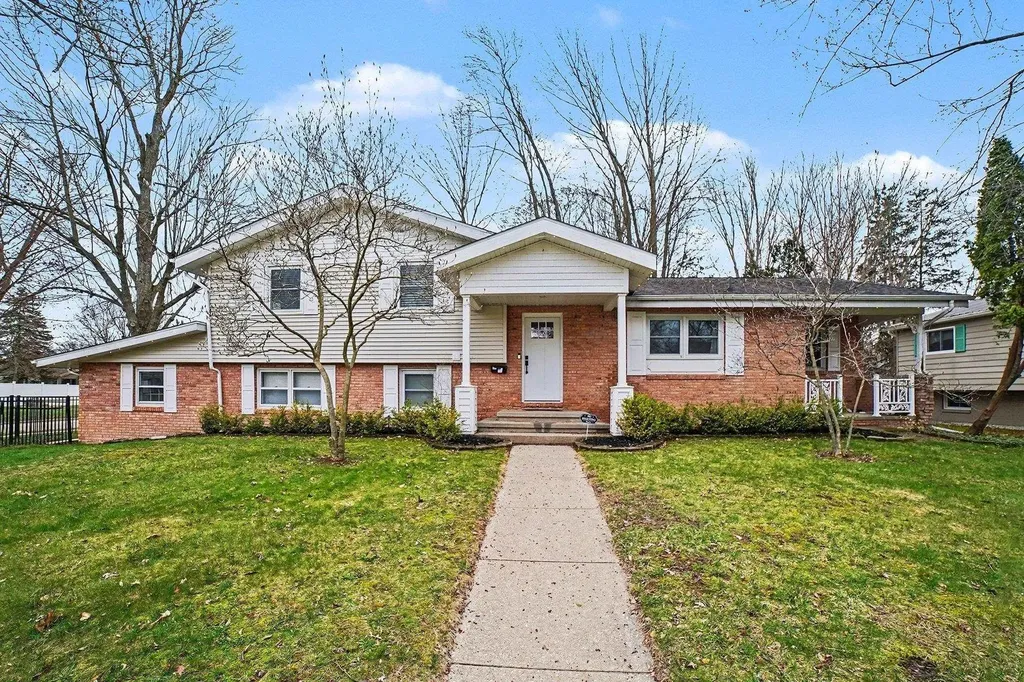 1320 E Lincoln Mt. Pleasant City MI 48858