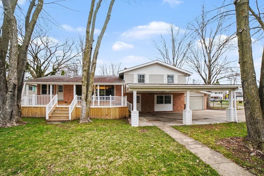 1320 E Lincoln Mt. Pleasant City MI 48858