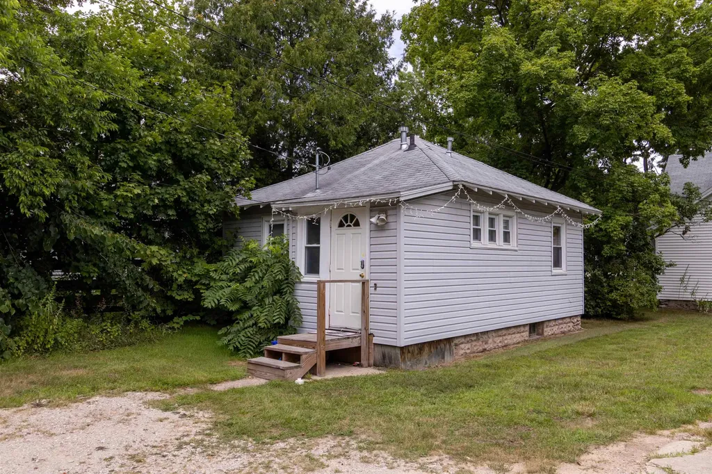 406 S Kinney Mt. Pleasant City MI 48858