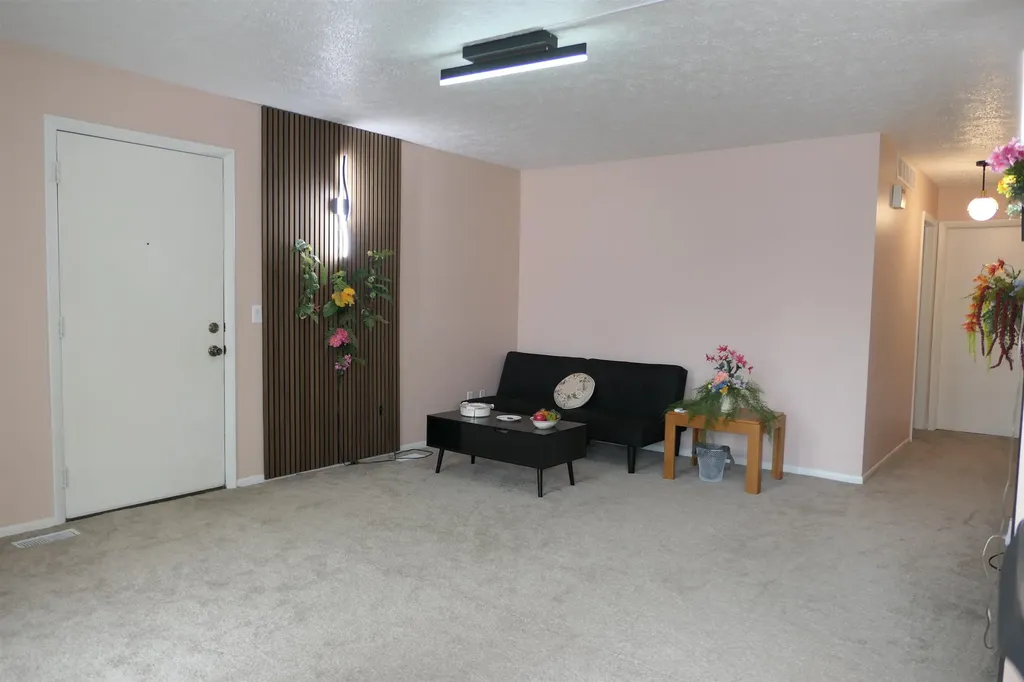 205 E Jolly Road Lansing City MI 48910