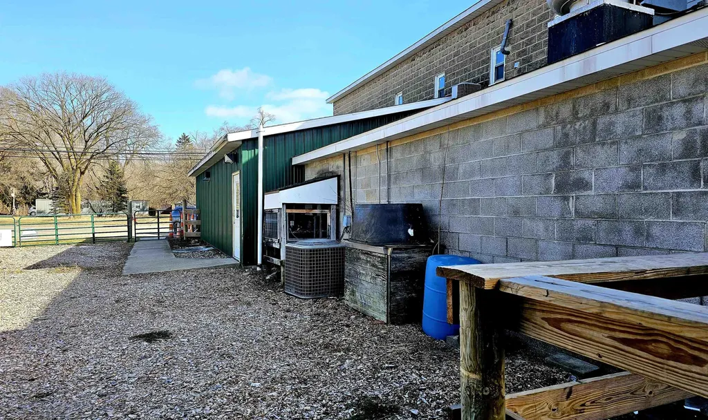 6681 N Lumberjack Road Seville Township MI 48877