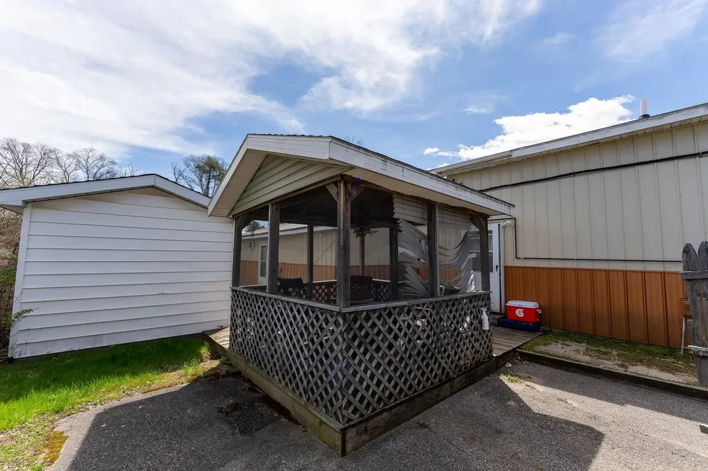 4012 N Clare Avenue Harrison City MI 48625