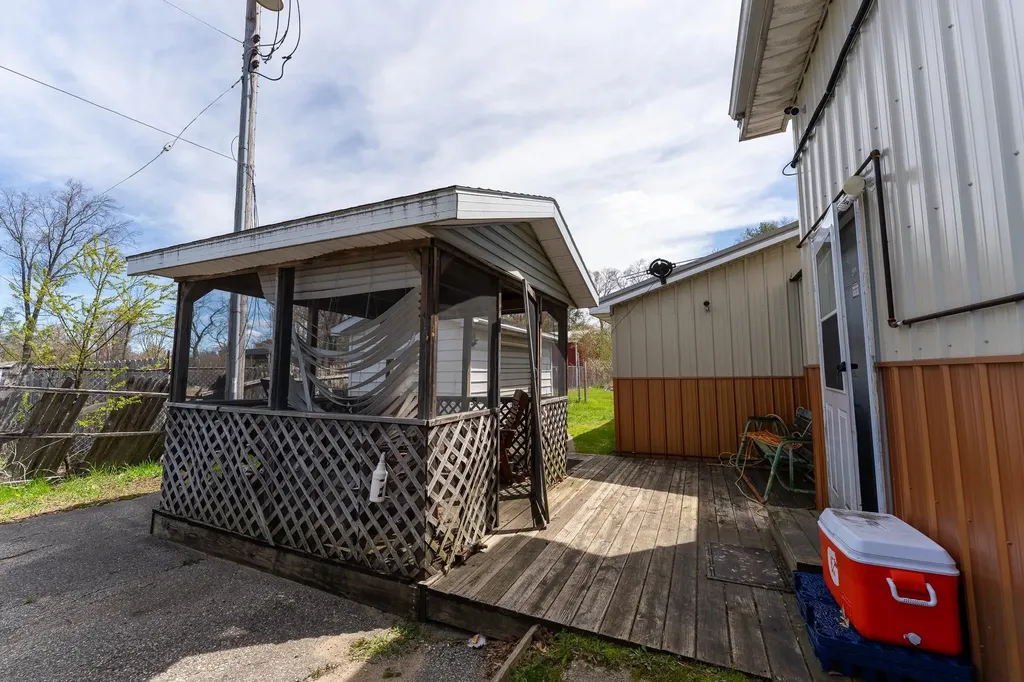 4012 N Clare Avenue Harrison City MI 48625