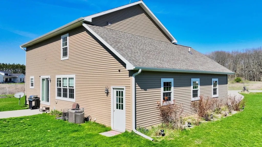2578 White Deerfield Township MI 48858