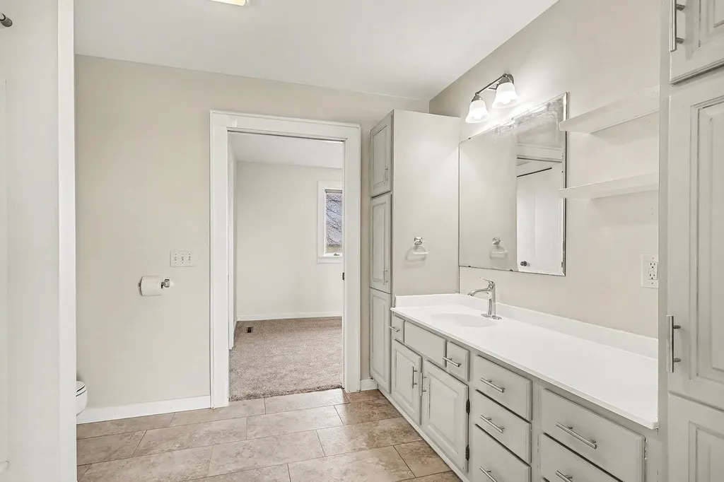 6386 E Washington Hamilton Township MI 48847