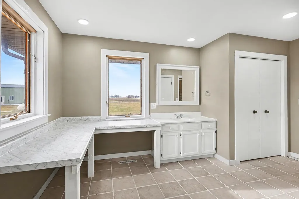 6386 E Washington Hamilton Township MI 48847