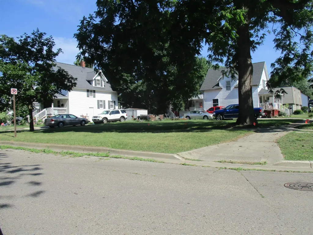 427 E Downie Street Alma City MI 48801