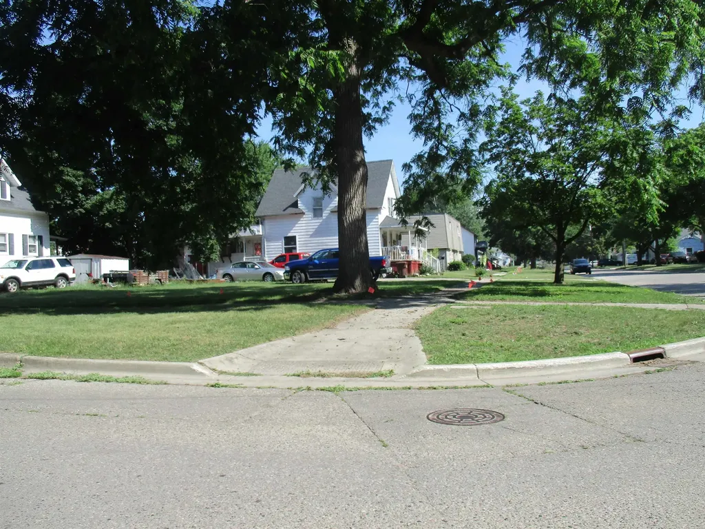 427 E Downie Street Alma City MI 48801